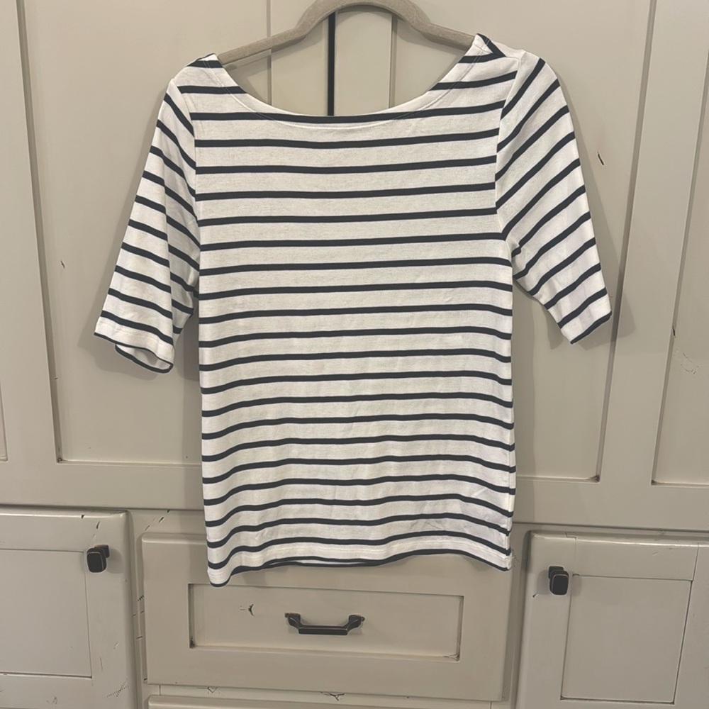 NWT Gap favorite tee, Navy/Cream stripe, size L, deeper scoop in BACK!